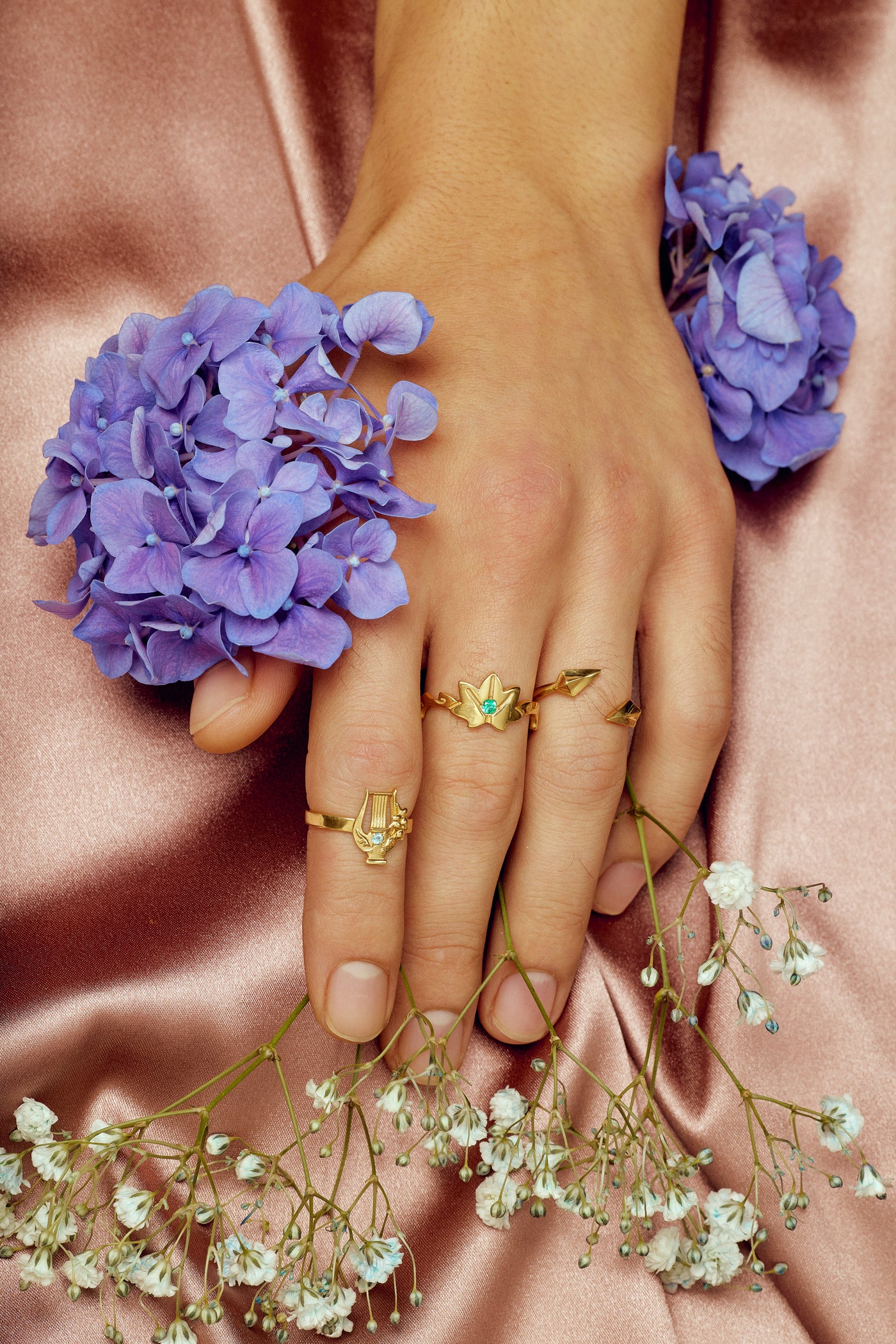 Venti Lyre Ring with Topaz